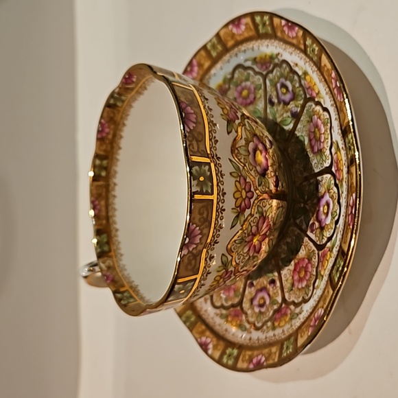 Royal Albert Crown China tea cup and sauce - Picture 5 of 8